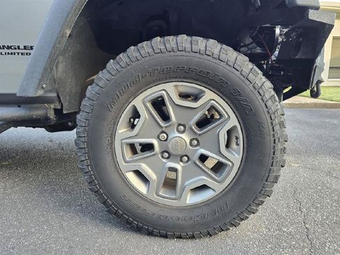 Used 2016 Jeep Wrangler Unlimited Rubicon w/ Connectivity Group AWD/4WD image 15