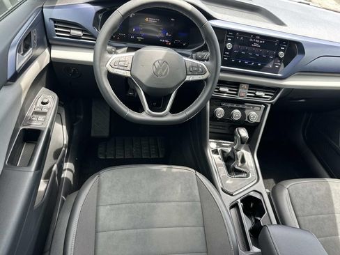 Used 2023 Volkswagen Taos SE w/ Panoramic Sunroof Package FWD image 16