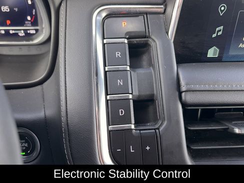 Used 2024 Chevrolet Suburban LT image 23