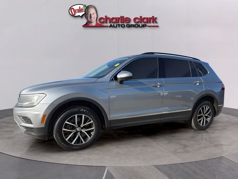 Used 2020 Volkswagen Tiguan SE w/ Panoramic Sunroof Package FWD image 1