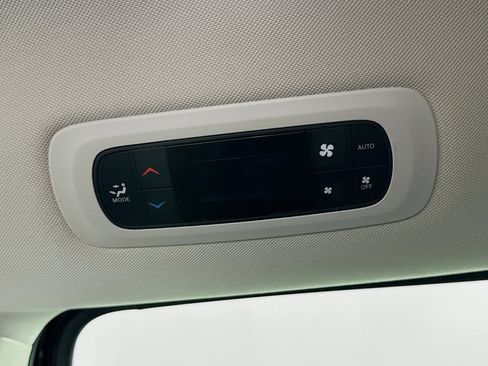 Used 2023 Chrysler Pacifica Touring-L FWD image 26