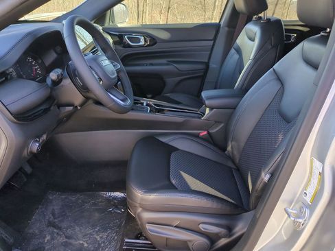 New 2026 Jeep Compass Latitude image 24