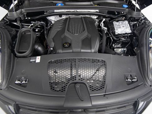 New 2026 Porsche Macan image 40