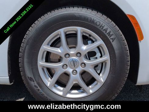 Used 2024 Chrysler Voyager LX FWD image 12