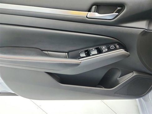 Used 2024 Nissan Altima 2.0 SR image 32