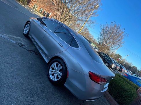 Used 2015 Chrysler 200 Limited image 5