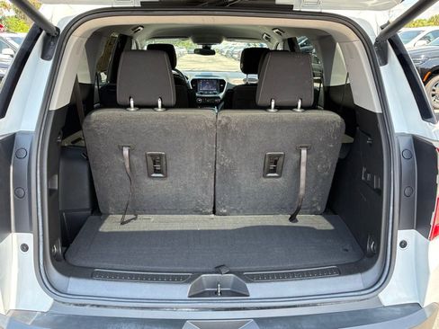 Used 2022 GMC Acadia SLE w/ Driver Convenience Package FWD image 11