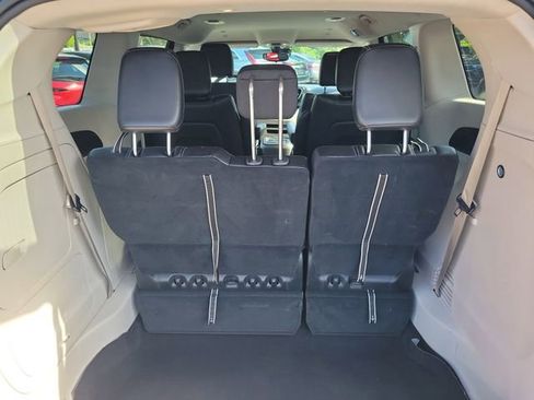 Used 2023 Chrysler Pacifica Touring-L FWD image 10