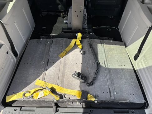 Used 2012 Dodge Grand Caravan SXT image 11