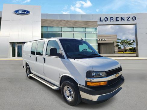 Used 2025 Chevrolet Express 2500 w/ Driver Convenience Package RWD image 3