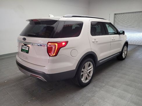 Used 2017 Ford Explorer XLT w/ Equipment Group 201A FWD image 9