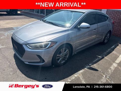 Used 2017 Hyundai Elantra SE FWD image 1