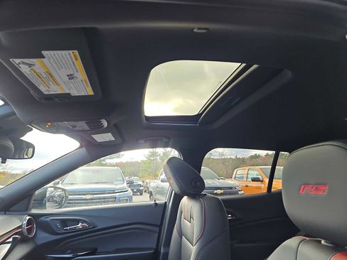 New 2026 Chevrolet Trax RS w/ Sunroof Package image 9