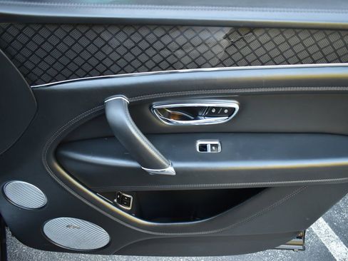 Used 2020 Bentley Bentayga Design Series image 51