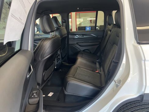 New 2025 Jeep Grand Cherokee Altitude image 20