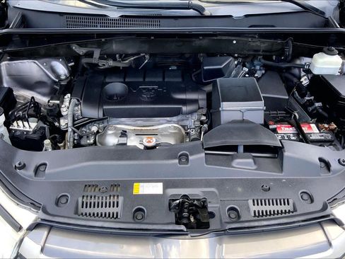 Used 2019 Toyota Highlander LE FWD image 31