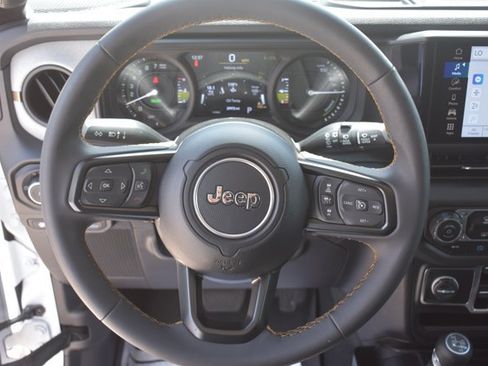 Used 2024 Jeep Wrangler Unlimited AWD/4WD image 18