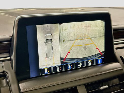 Used 2023 Chevrolet Tahoe High Country w/ LPO, Illumination Package AWD/4WD image 17