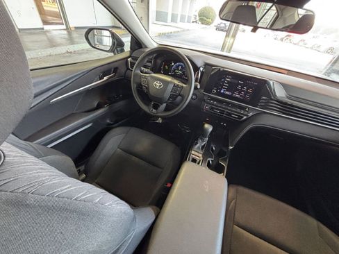 Used 2025 Toyota Camry LE image 36