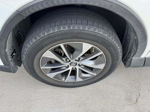 Used 2018 Toyota RAV4 LE Plus image 16