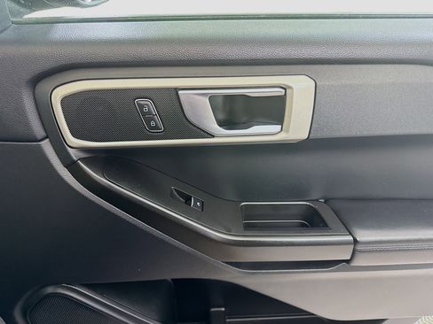 Used 2022 Ford Explorer 2WD image 30