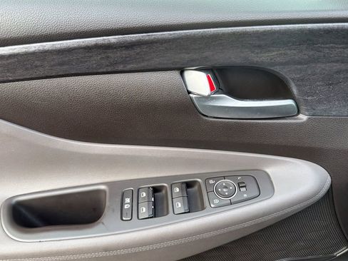Used 2019 Hyundai Santa Fe SE image 9
