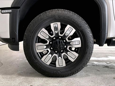 Used 2025 GMC Sierra 2500 Denali w/ Denali Reserve Package image 3