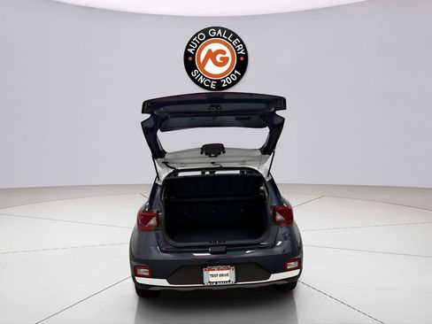 Used 2025 Hyundai Venue Limited image 26