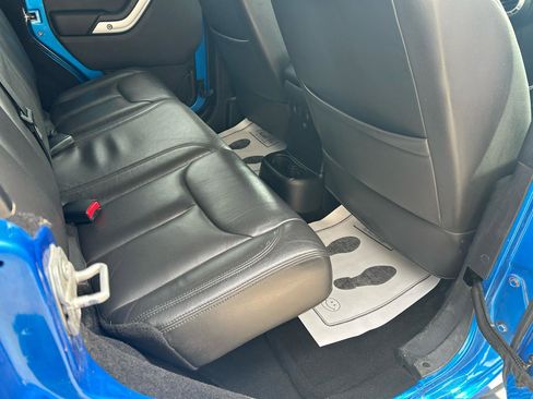 Used 2015 Jeep Wrangler Unlimited Sahara w/ Katzkin Premium Leather Group image 11