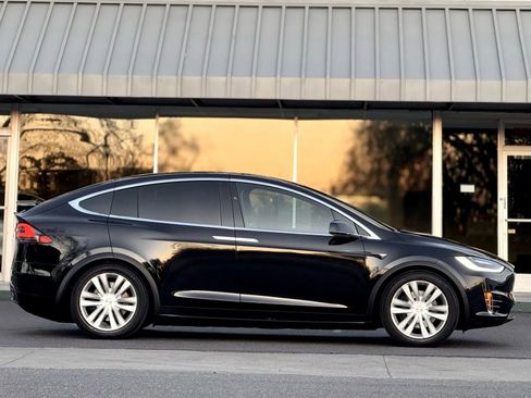 Used 2016 Tesla Model X 75D image 5