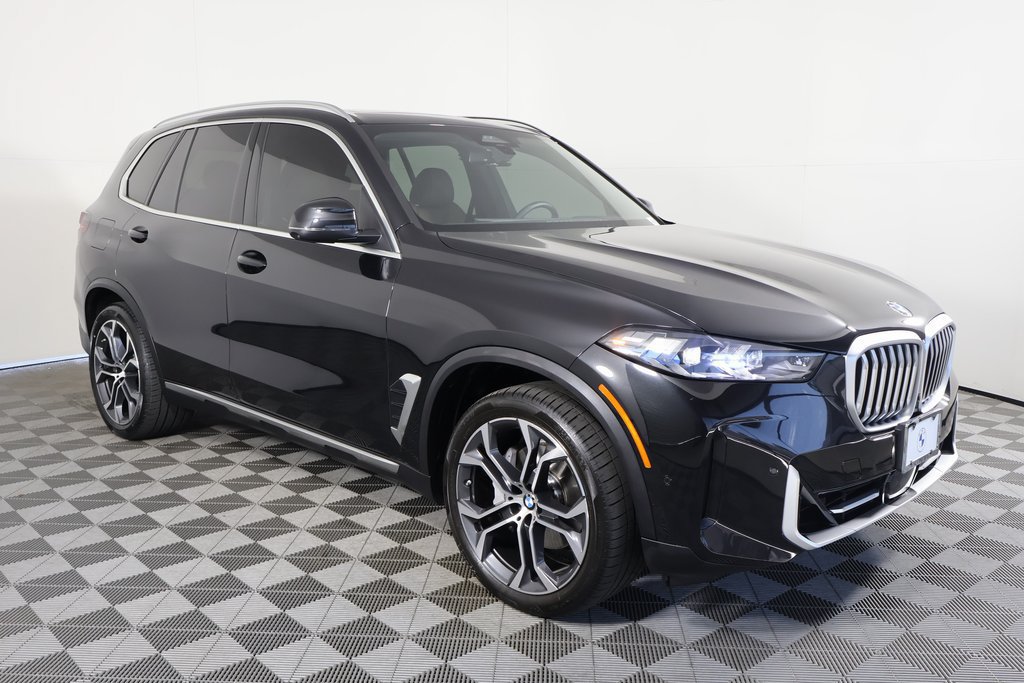 Certified 2025 BMW X5 xDrive40i w/ Premium Package AWD/4WD image 3