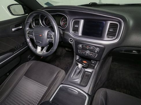 Used 2017 Dodge Charger SXT image 18