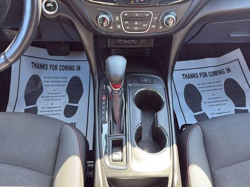 Used 2022 Chevrolet Equinox RS w/ Infotainment Package image 17
