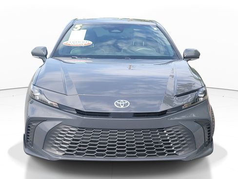 Used 2025 Toyota Camry SE FWD image 2