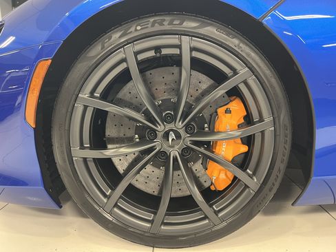 Used 2024 McLaren Artura image 14