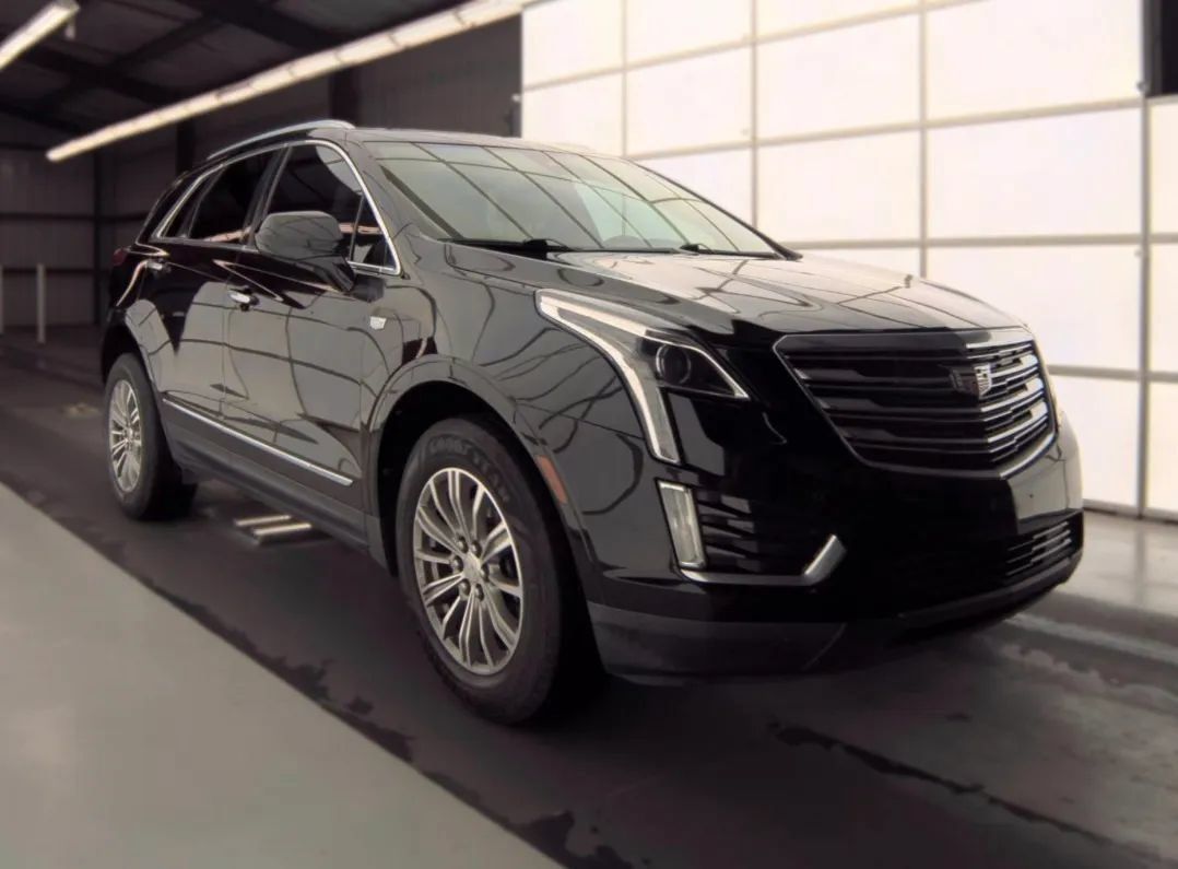Used 2018 Cadillac XT5 Luxury w/ Driver Awareness Package FWD image 5
