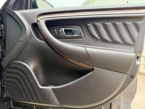 Used 2017 Ford Taurus Limited FWD image 13