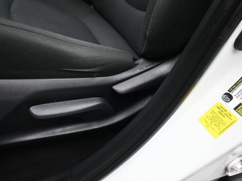Used 2019 Toyota RAV4 LE FWD image 12