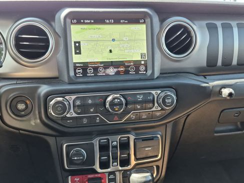 Used 2020 Jeep Gladiator Rubicon AWD/4WD image 28