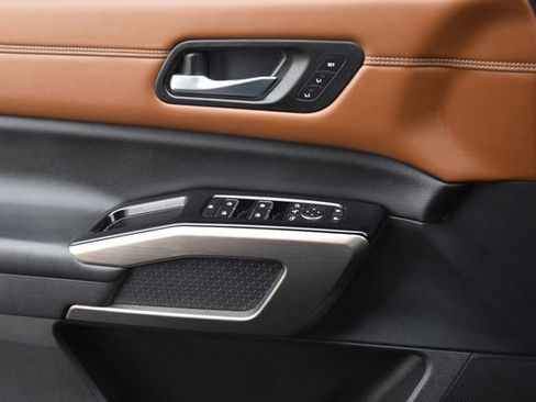 Used 2022 Nissan Pathfinder Platinum w/ Cargo Package image 27