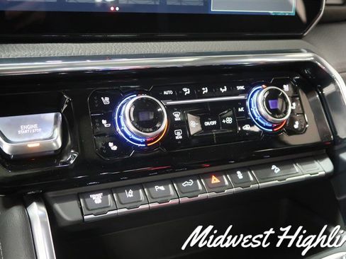 Used 2025 GMC Sierra 2500 Denali w/ Denali Reserve Package AWD/4WD image 30