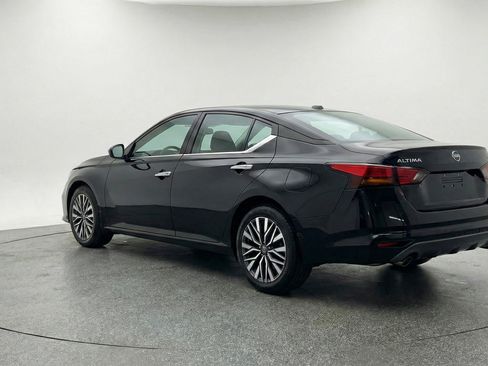 Used 2025 Nissan Altima 2.5 SV FWD image 6