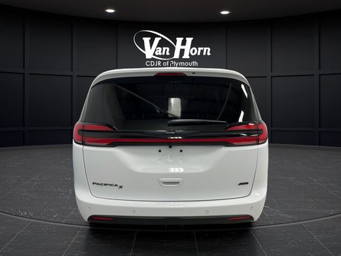 New 2026 Chrysler Pacifica Select AWD/4WD image 6