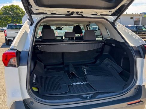 Used 2021 Toyota RAV4 XLE w/ Convenience Package AWD/4WD image 16