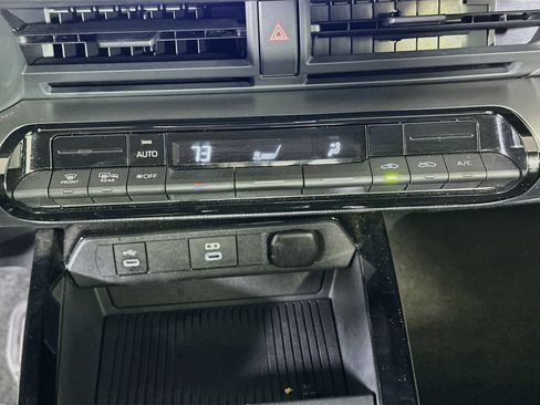 Used 2025 Toyota Prius LE FWD image 24