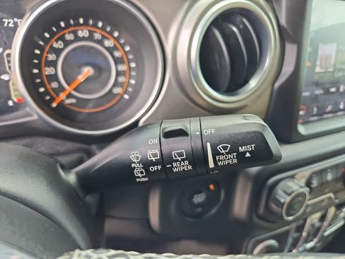 Used 2018 Jeep Wrangler Unlimited Sahara AWD/4WD image 23