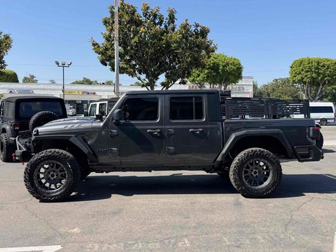 Used 2024 Jeep Gladiator Sport AWD/4WD image 3