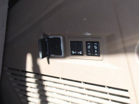 Used 2024 GMC Yukon Denali image 7