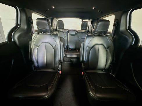 Used 2025 Chrysler Pacifica Select FWD image 30