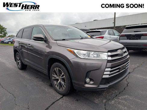Used 2017 Toyota Highlander Plus AWD/4WD image 1